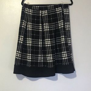 Boutique houndstooth skirt